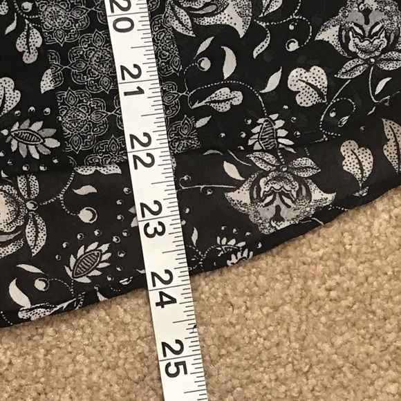 American Eagle Keyhole Tie Blouse – Black & White Floral Stripe – Size Small Pet - Picture 9 of 9